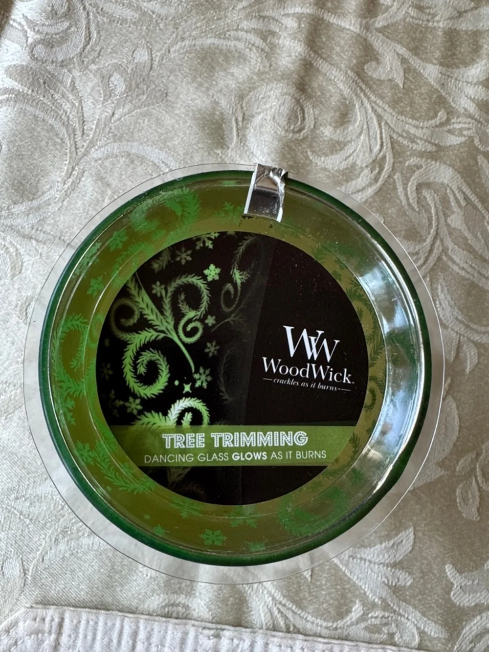 Woodwick candle “Dancing Glass Glows as It burns” *RARE* NWT